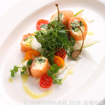 【William Di Nardo】煙燻鮭魚乳酪捲佐酸奶醬汁 Smoked salmon roll, cream cheese, kyuri, sour cream